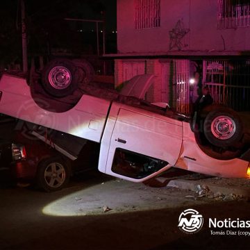Camioneta sin frenos choca y vuelca en La Morita; cuatro vehículos involucrados