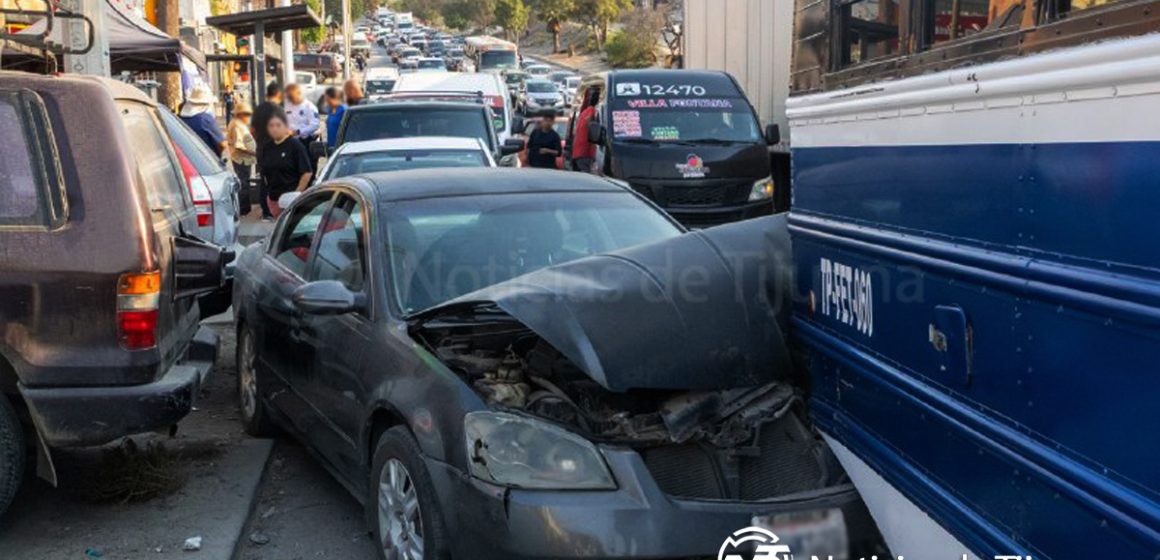 Falla mecánica en camión provoca choque múltiple en Ruta Hidalgo