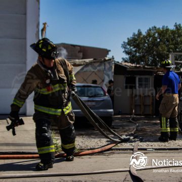 Atienden bomberos de Tijuana incendio de vivienda en la colonia Buenos Aires Sur