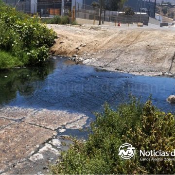 Detectan descargas ilegales de residuos industriales en arroyo El Carrizo