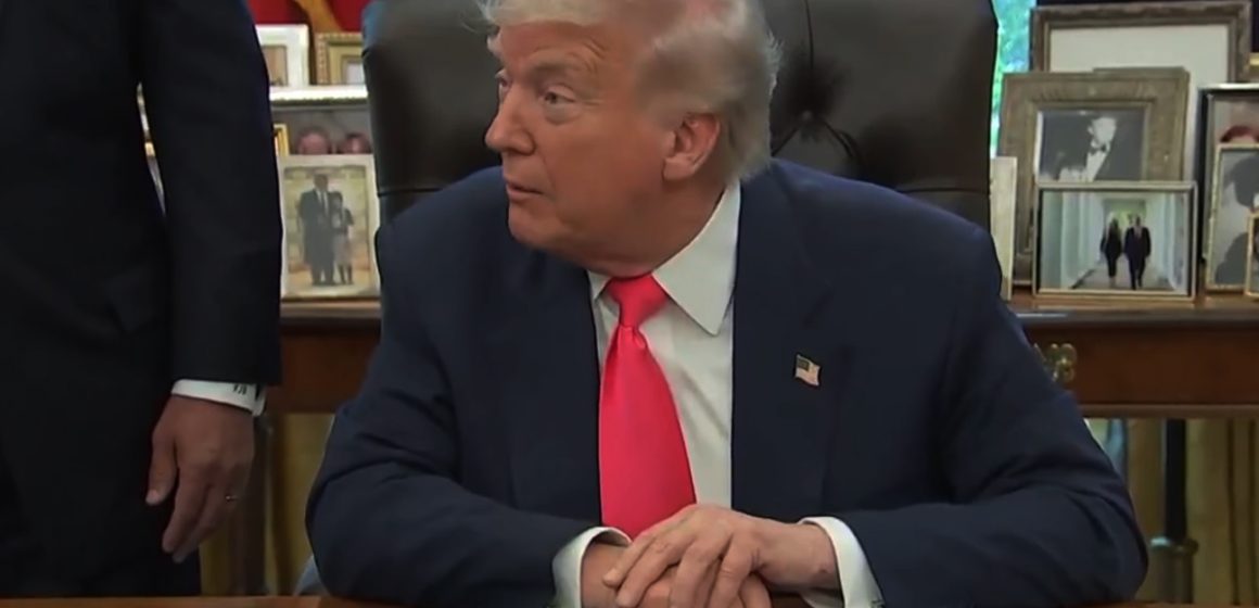 Trump afirma que México y Canadá siguen indicaciones de Estados Unidos