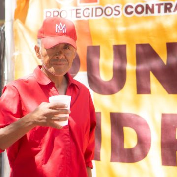 Atienden a más de 15 mil 800 personas vulnerables al golpe de calor