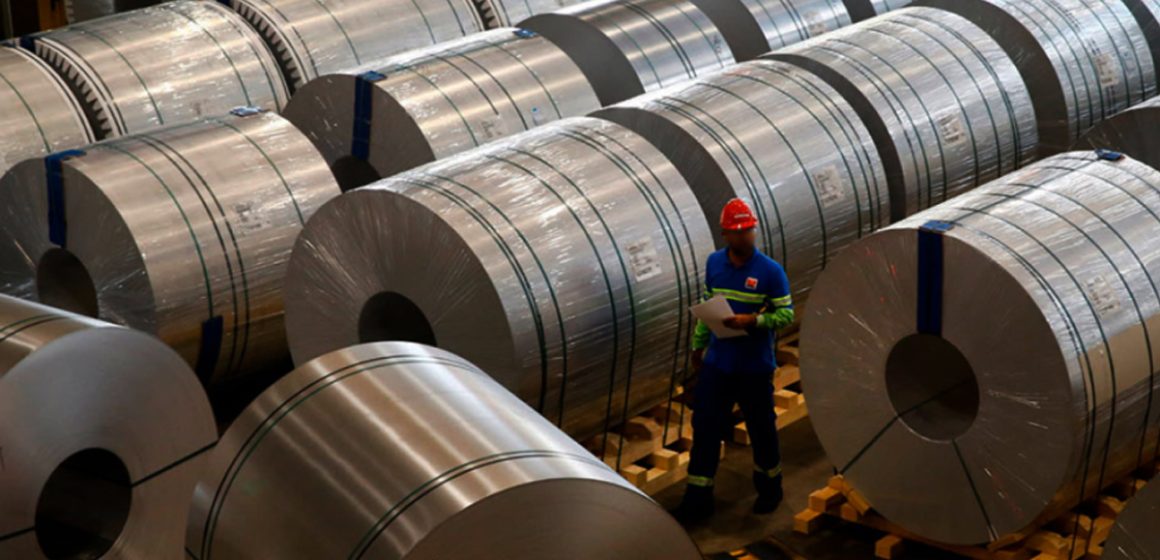 Impone EEUU aranceles del 50 % a más de 400 productos de acero y aluminio