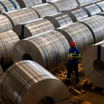 Impone EEUU aranceles del 50 % a más de 400 productos de acero y aluminio