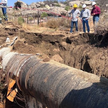 Atiende CEA-SEPROA fuga en el acueducto