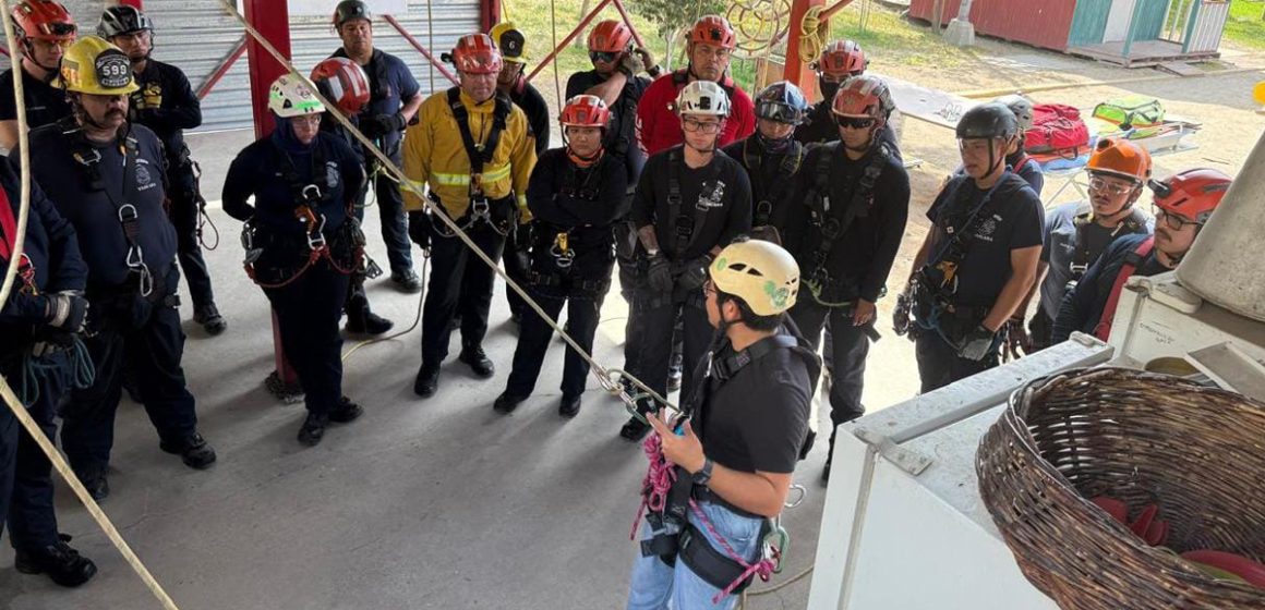 Bomberos se profesionalizan en rescate vertical avanzado 