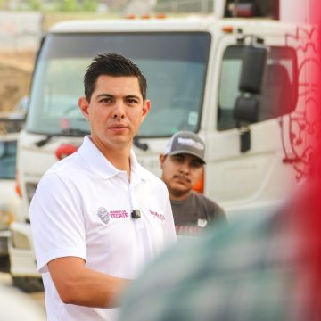 Román Cota se compromete a defender la libertad de expresión en Tecate