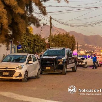 Conductora con aliento alcohólico atropella a familia; una mujer muere y dos niños resultan heridos