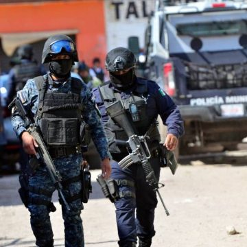 Diputado de Morena impulsa la portación de arma para policía fuera de servicio