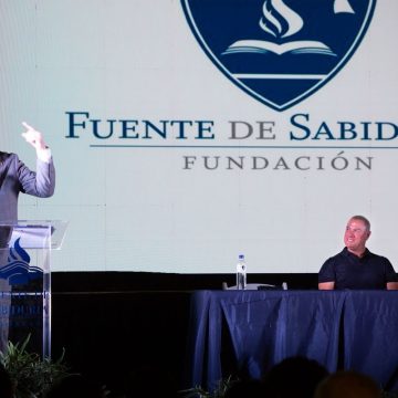 a29a0046-599d-4195-8a21-b8872d8f1524 (1) Ismael Burgueño participa en entrega de becas de la Fundación Fuente de Sabiduría