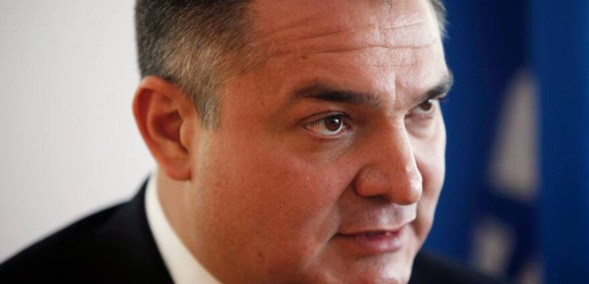 Corte de EU da más tiempo a García Luna y ordena mejores condiciones en prisión