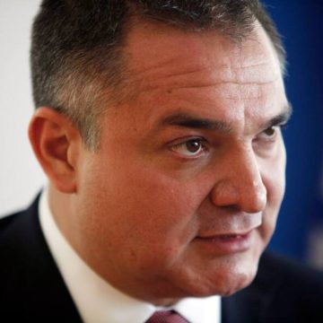 Corte de EU da más tiempo a García Luna y ordena mejores condiciones en prisión