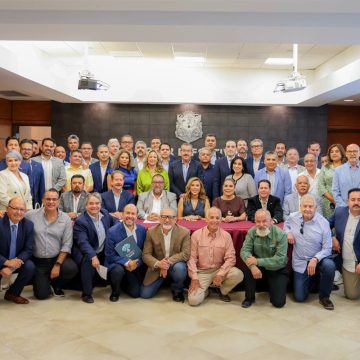 fdd Gobernadora dialoga con empresarios sobre finanzas, infraestructura y gestiones federales