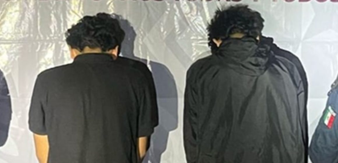 Detienen a dos menores armados tras persecución en Tijuana; viajaban en vehículo robado