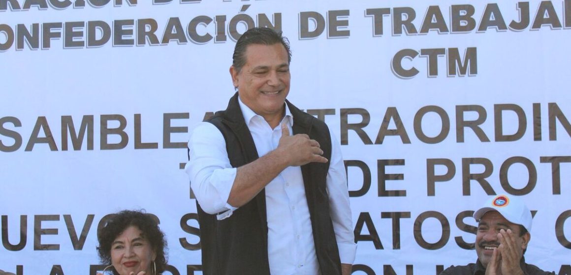 j (1) Regidor Arturo Aguirre destaca unión y derechos laborales en toma de protesta de sindicatos en Tijuana