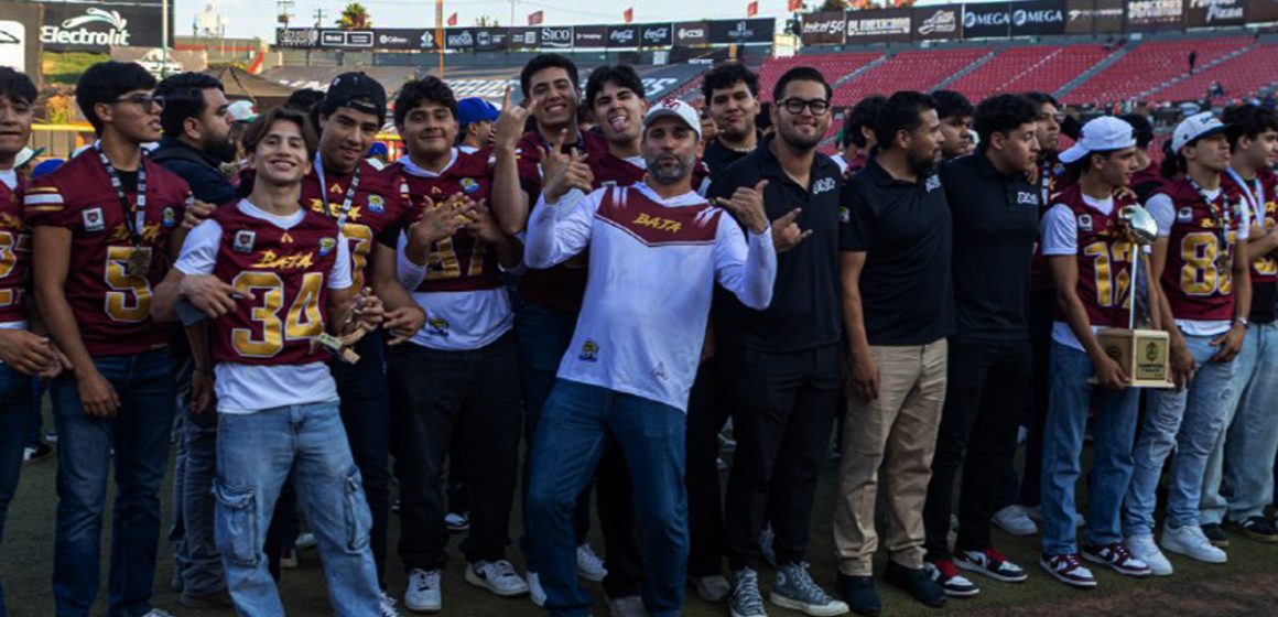 portada Reconocen a campeones nacionales de fútbol americano U19 en el Toros Mobil Park