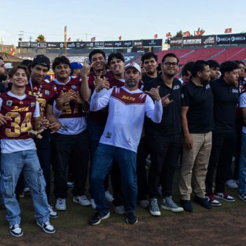 Reconocen a campeones nacionales de fútbol americano U19 en el Toros Mobil Park
