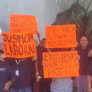 Trabajadoras de limpieza del Issste se manifiestan por incumplimientos salariales