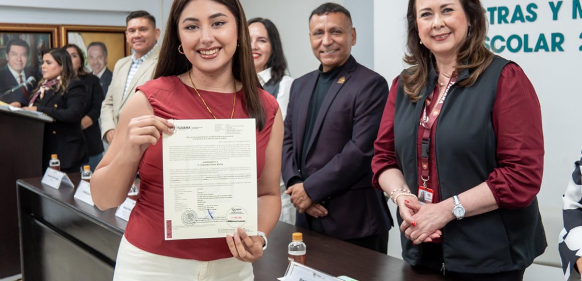 Asignan plazas a maestras y maestros del Sistema Educativo Municipal