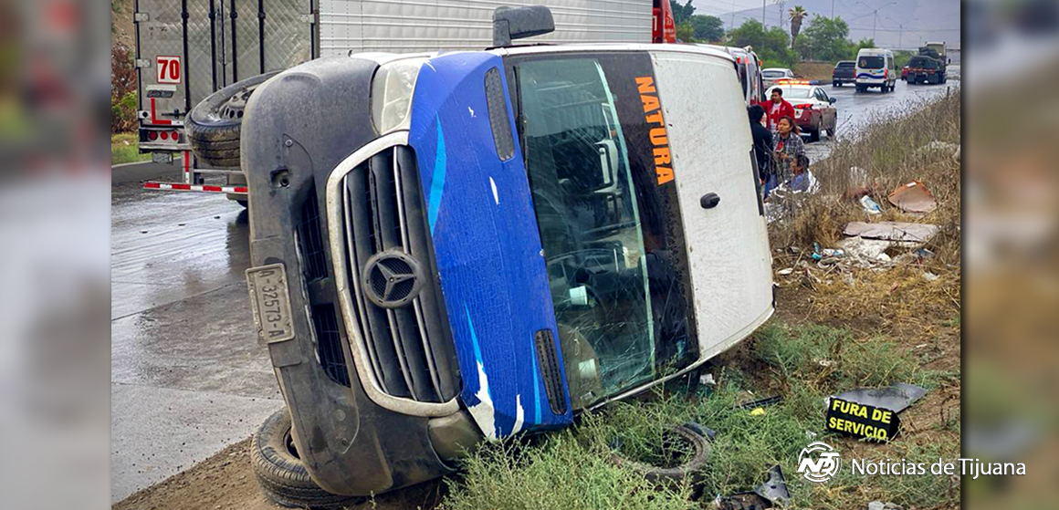 web Volcadura de transporte público en Bulevar 2000 deja tres lesionados