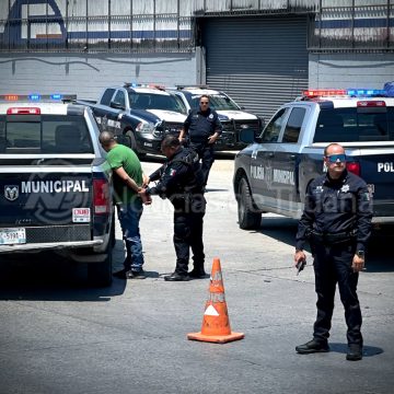 web Arrestan a pareja tras persecución vehicular