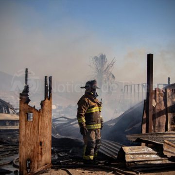 Incendio consume cuatro viviendas y un vehículo en Terrazas del Valle