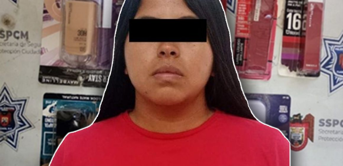 Detienen a Alejandra por robar maquillaje en Bodega Aurrerá