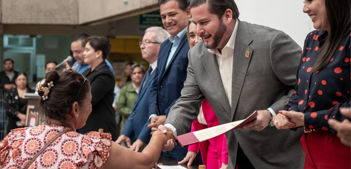 xzc Entregan 96 títulos de propiedad a familias tijuanenses