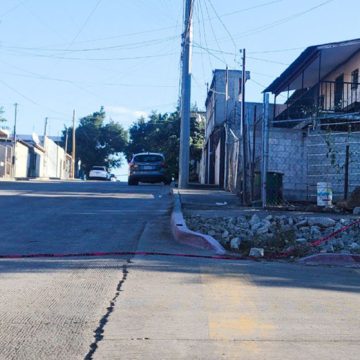Vecinos encuentran cuerpo sin vida envuelto en una lona en El Mariano