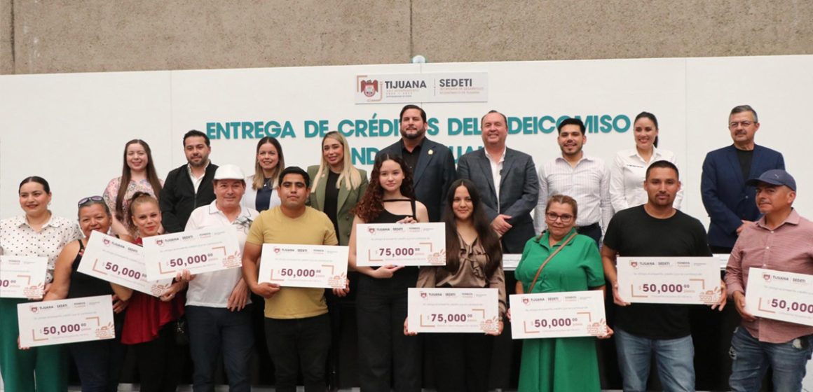 zcx Alcalde de Tijuana impulsa economía con entrega de 484 créditos del Fideicomiso Fondos Tijuana