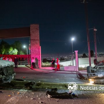 062A0850 Durante la noche dos vehículos involucrados en un accidente