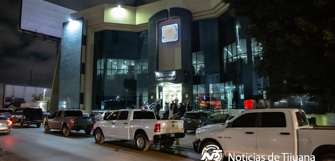 Muerte de bebé por maltrato desata operativo en funeraria y terminan asegurando ocho cuerpos más