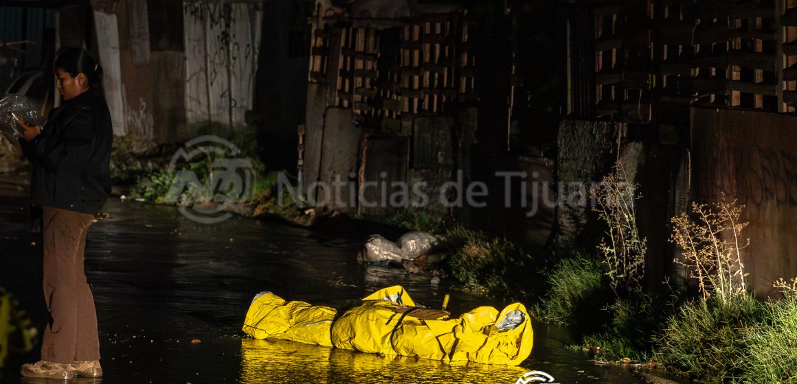 Localizan cuerpo envuelto en lona en Valle Verde