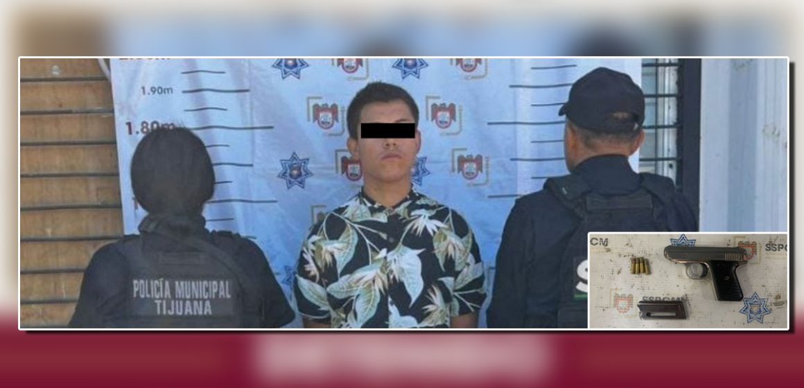 Arrestan a hombre en posesión de arma de fuego, se intentaba camuflar de la policía entre la maleza