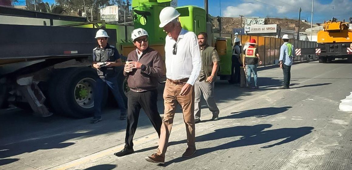 1 Supervisa XXV Ayuntamiento de Tijuana trabajos de limpieza y reparación en la calle Diez