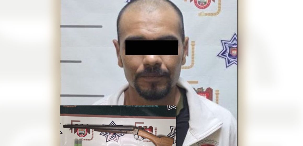 Arrestan a hombre armado en colonia Villa del Real