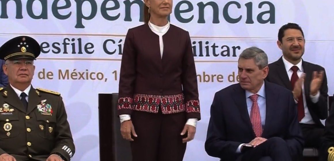 Desfile cívico conmemora el 215 aniversario de la Independencia con más de 16 mil elementos