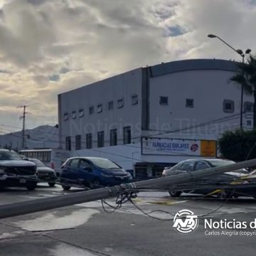 1 Poste caído en bulevar Casablanca provoca intenso tráfico en el Mariano Matamoros