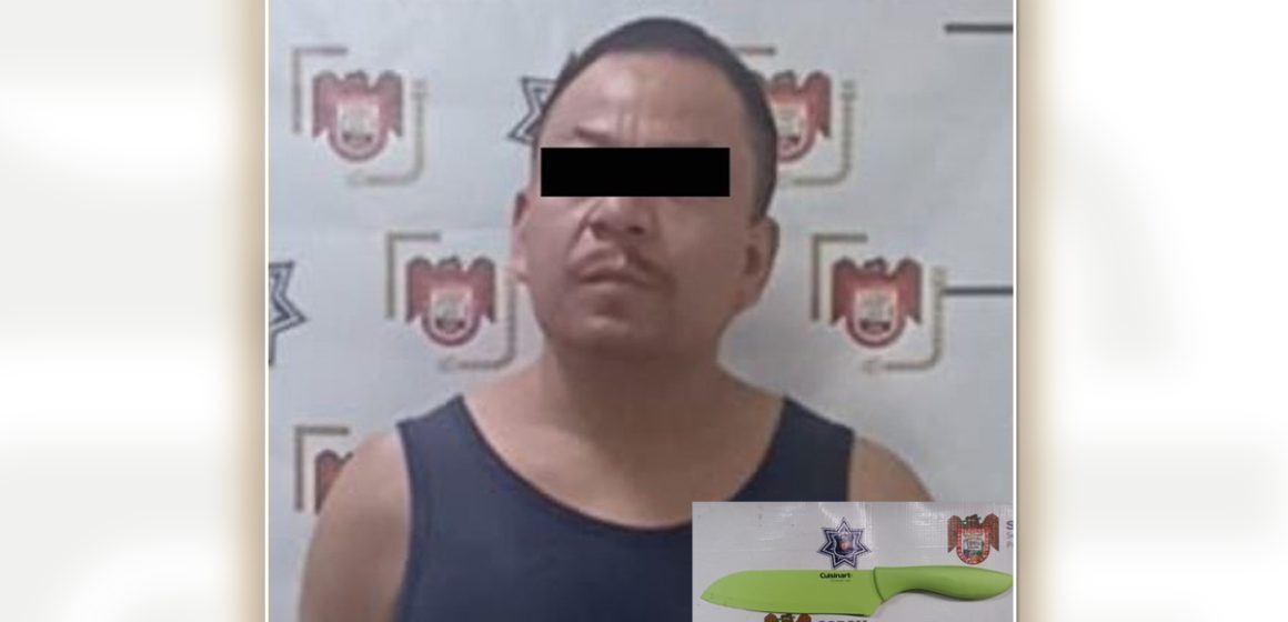 Rescata policía municipal a mujer y detienen a sujeto armado con cuchillo