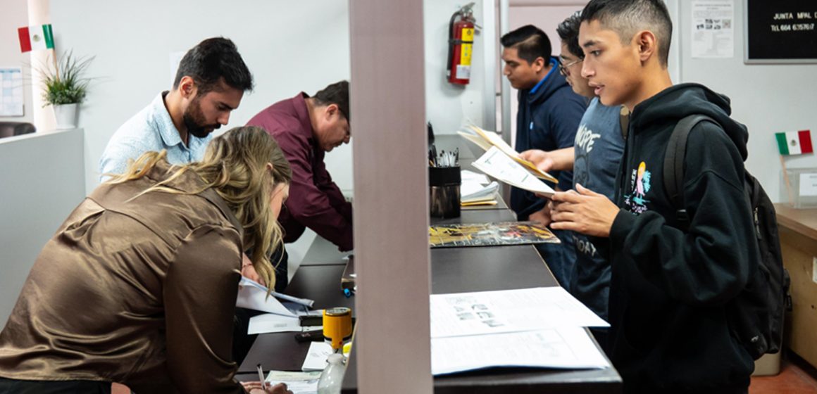 Exhorta municipio a jóvenes para tramitar su cartilla del Servicio Militar Nacional