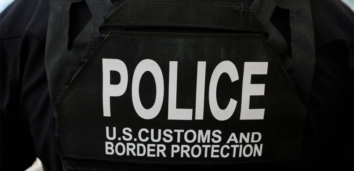 Al menos 15 oficiales de EEUU fueron detenidos en 2024-25 por corrupción y cohecho en frontera