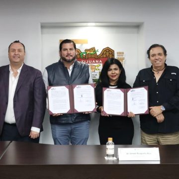 Firma XXV Ayuntamiento y Rembao contrato de donación