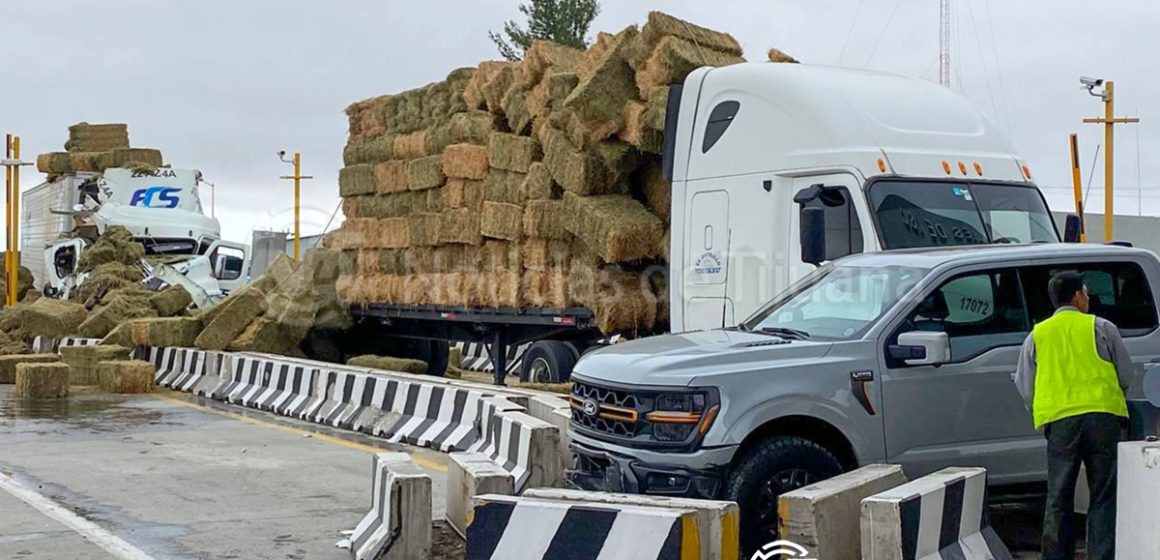 1 Tráiler sin frenos provoca choque múltiple en caseta de El Hongo; al menos diez lesionados