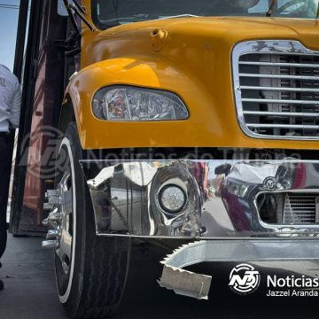 2 Camión escolar atropella a madre frente a su hija en Villas del Prado II