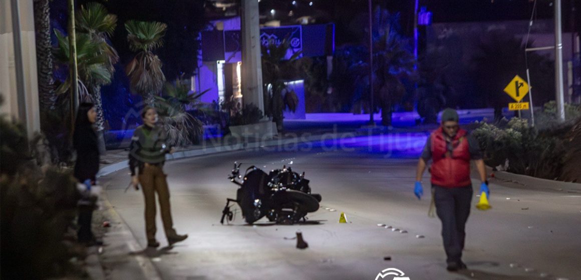 3 Mujer muere y hombre resulta herido tras choque entre motocicleta y automóvil en el Panamericano