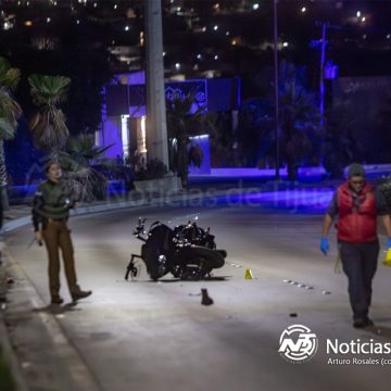 Mujer muere y hombre resulta herido tras choque entre motocicleta y automóvil en el Panamericano