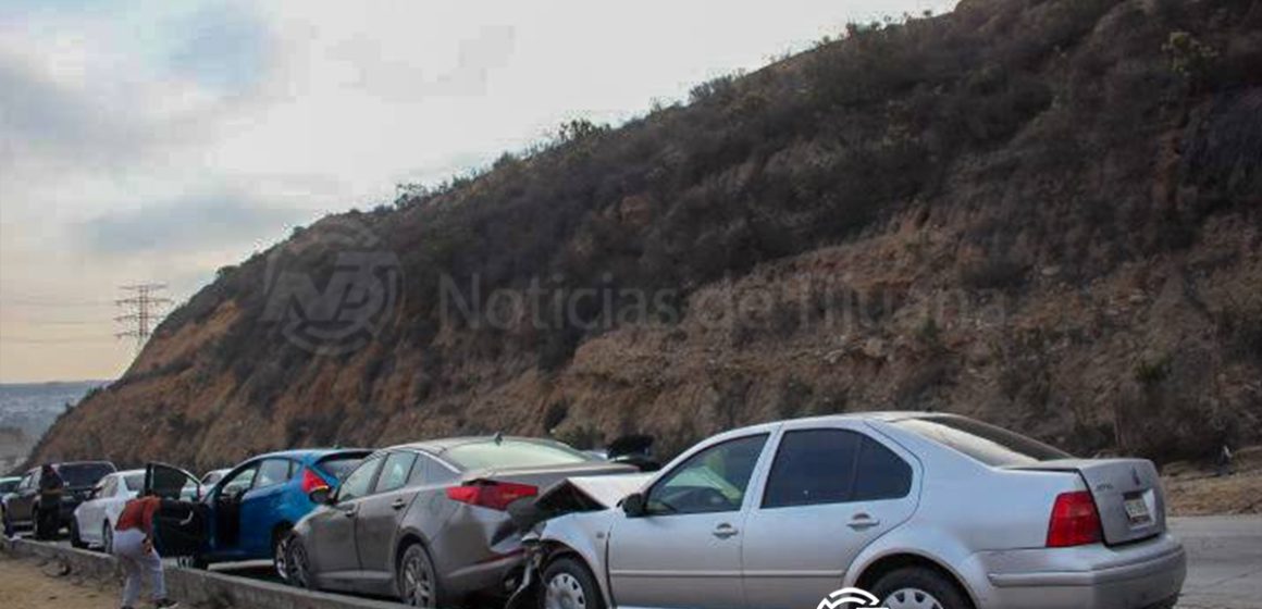 Carambola de 10 vehículos en el bulevar 2000 provoca caos vial