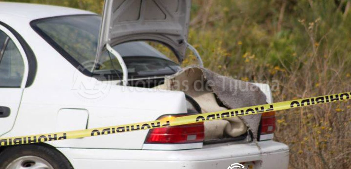 Localizan vehículo abandonado con restos humanos en bulevar 2000