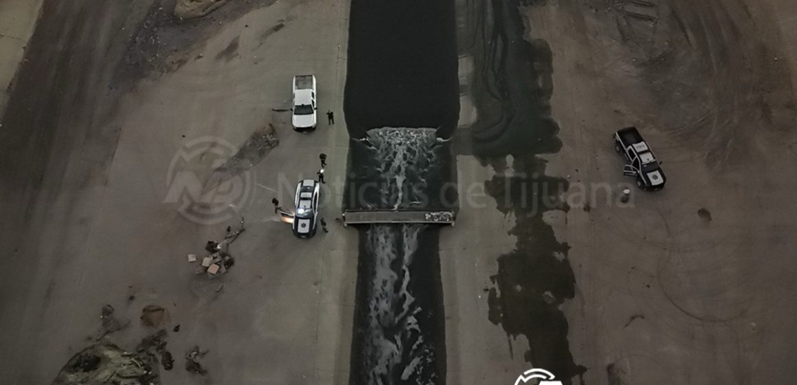 Localizan cuerpo flotando en canalización del Río Tijuana