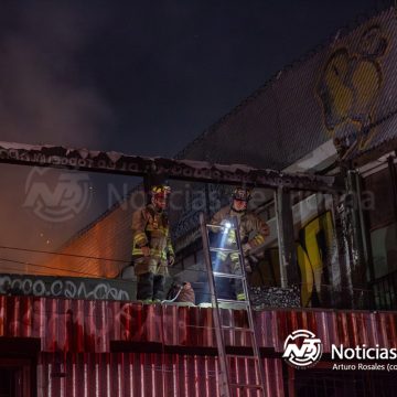 Bomberos sofocan incendio en locales abandonados de la colonia Madero